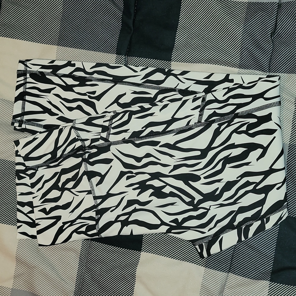 Zyia Leggings
